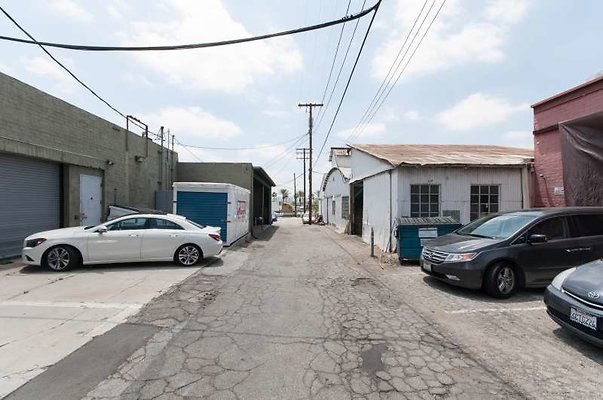 10045 alley3