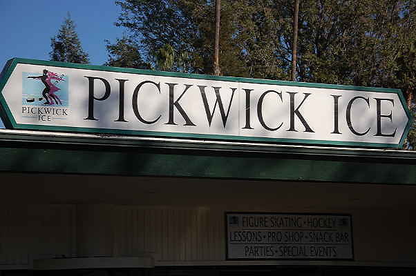 Pickwick.Ice.Skate.Rink