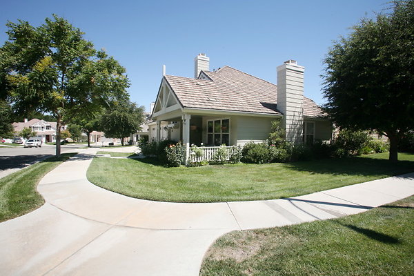 626A Front Yard 0120 1