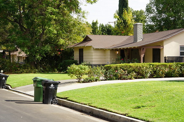 Magnolia.Blvd.East.EN.69