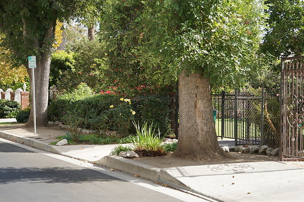 Magnolia.Blvd.East.EN.13