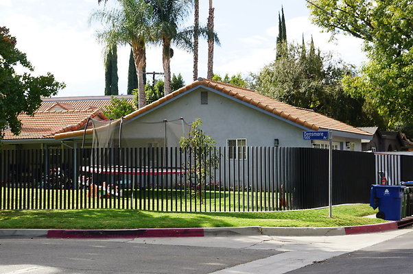 Magnolia.Blvd.East.EN.73
