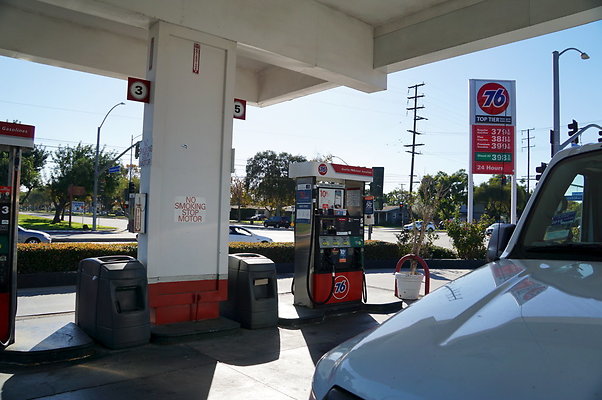 Spring.Stud.76.Gas.06