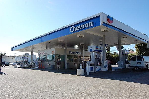 Cheviot Hills Chevron.Gas Station