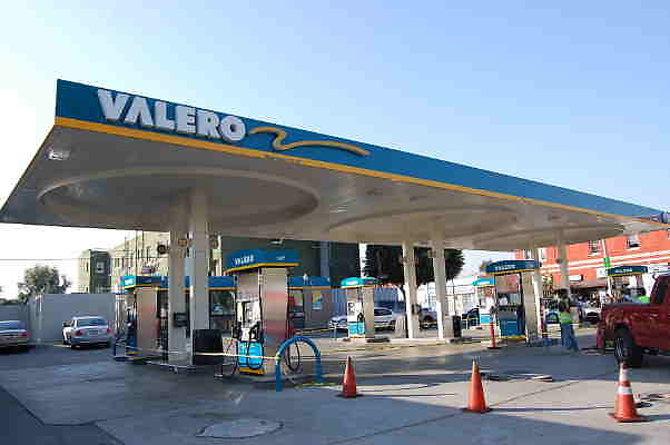 Valero.Gas Station.Western