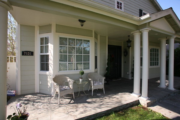 372B Front Porch 0007 1