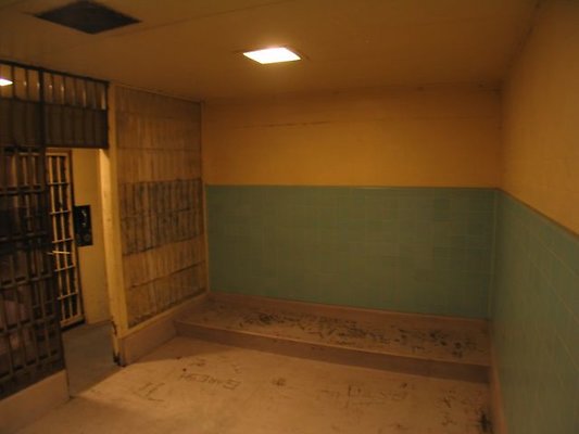Glendale Police Station Jail 3547