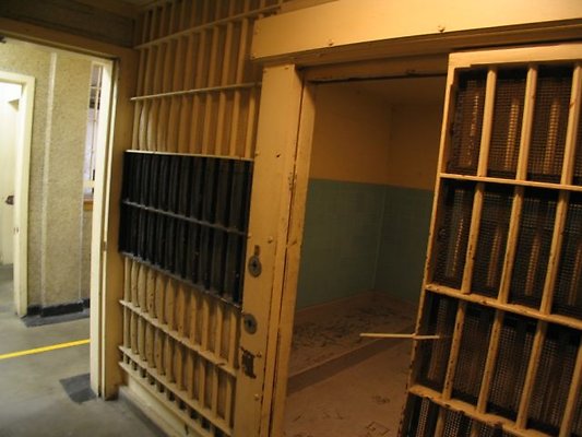Glendale Police Station Jail 3549