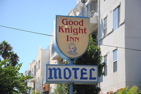 Good Knight Inn Motel.North Hills
