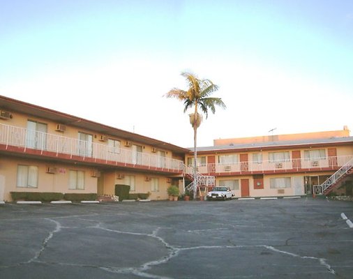 HOLLYWOOD PREMIERE MOTEL EXT2