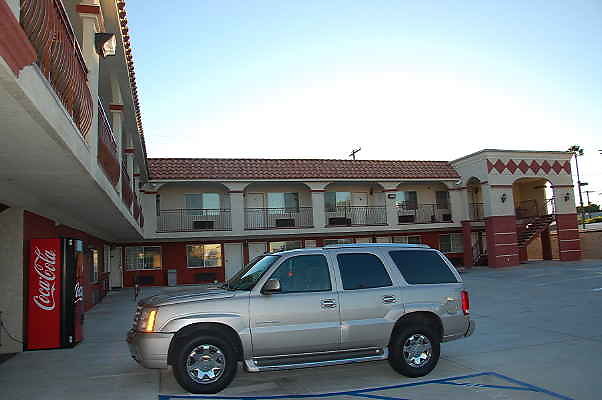 Lucky 7 Motel.Venice.Parking Lot
