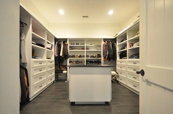 9767 closet