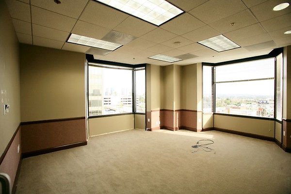 Suite 700 Executive Office 0055 1