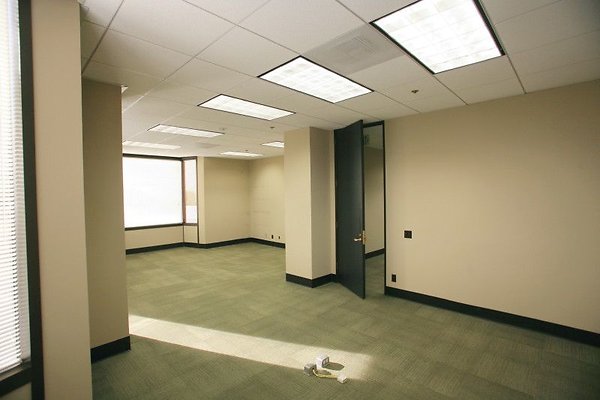 Suite 410 Office 0032 1