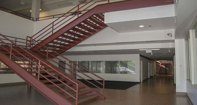 1977-Saturn-107 1977-Saturn-107