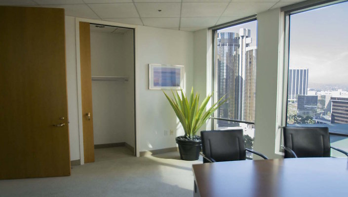 US-Bank-Tower-Suite-1500-28