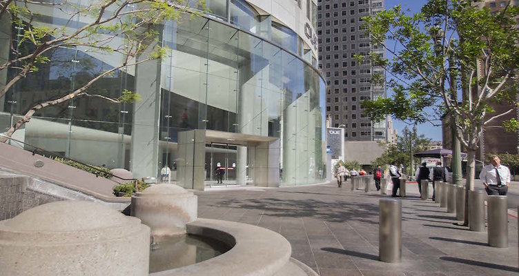 US-Bank-Tower-Plaza-Exterior-17