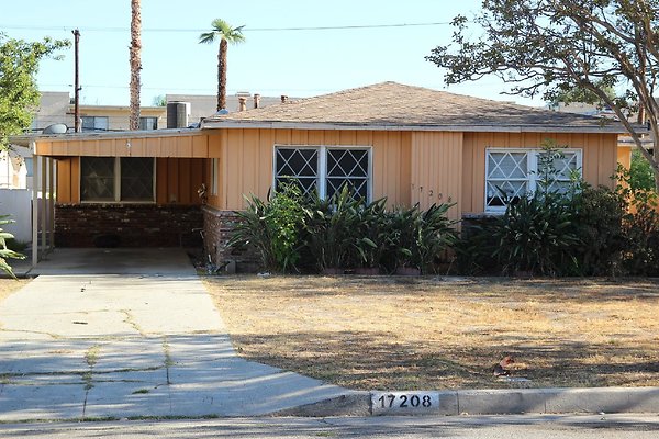 Neighborhood.17208.LosAlimos.GranadaHills