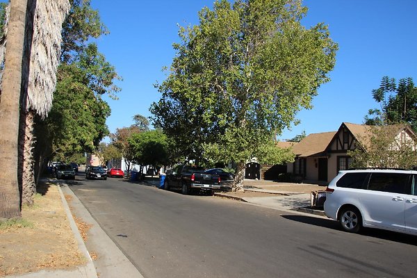 11.17717.LosAlimos.GranadaHills 11.17717.LosAlimos.GranadaHills