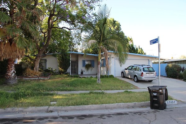 Neighborhood.17057.LosAlimos.GranadaHills