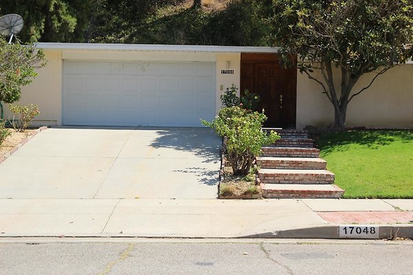 51.Neighborhood.EICHLER.Lisette.GranadaHills