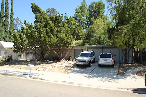 143.Neighborhood.EICHLER.Lisette.GranadaHills