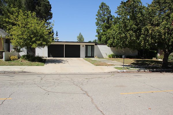 37.Neighborhood.EICHLER.Lisette.GranadaHills
