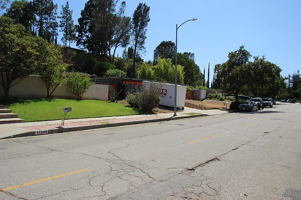 55.Neighborhood.EICHLER.Lisette.GranadaHills