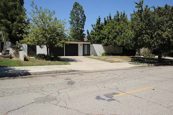 35.Neighborhood.EICHLER.Lisette.GranadaHills