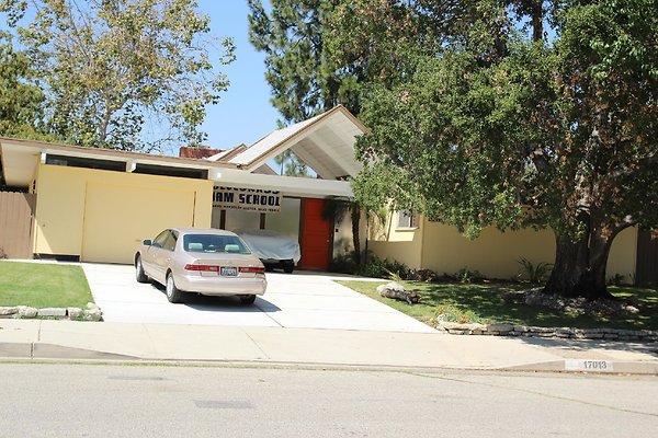 11.Neighborhood.EICHLER.Lisette.GranadaHills