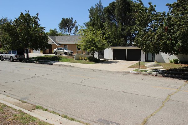 46.Neighborhood.EICHLER.Lisette.GranadaHills