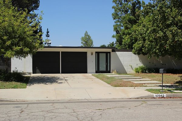 36.Neighborhood.EICHLER.Lisette.GranadaHills