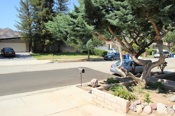98.Neighborhood.EICHLER.Lisette.GranadaHills