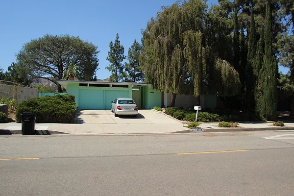 147.Neighborhood.EICHLER.Lisette.GranadaHills