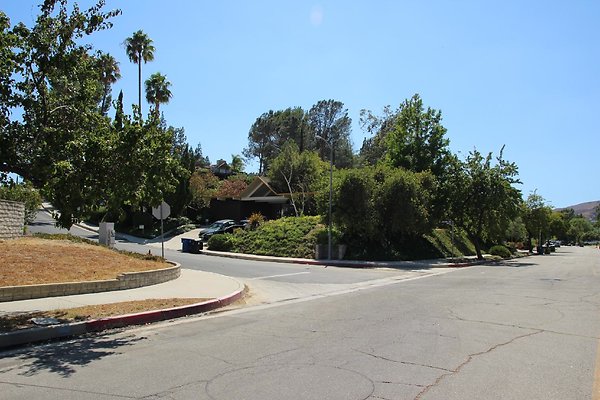 13.Neighborhood.EICHLER.Lisette.GranadaHills