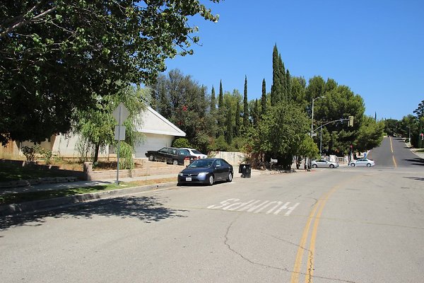 18.Neighborhood.EICHLER.Lisette.GranadaHills