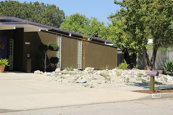 06.Neighborhood.EICHLER.Lisette.GranadaHills