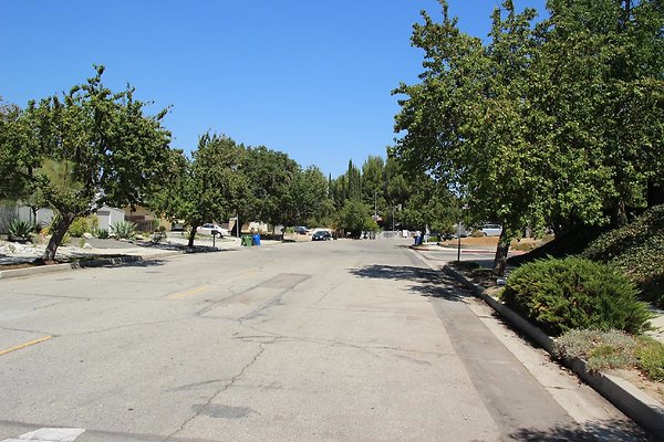 09.Neighborhood.EICHLER.Lisette.GranadaHills