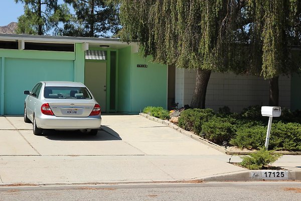 146.Neighborhood.EICHLER.Lisette.GranadaHills