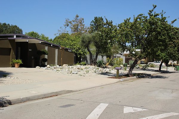 34.Neighborhood.EICHLER.Lisette.GranadaHills