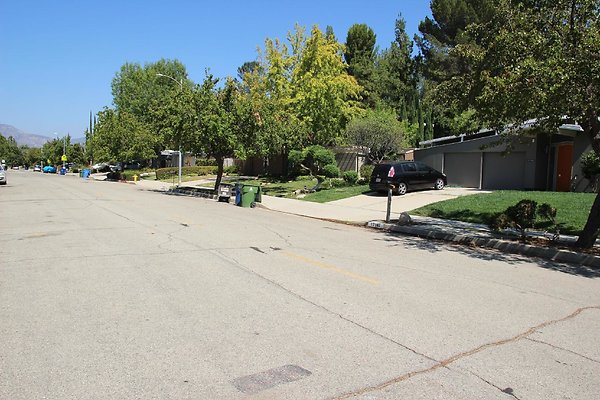 133.Neighborhood.EICHLER.Lisette.GranadaHills