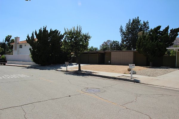 180.Neighborhood.EICHLER.Lisette.GranadaHills