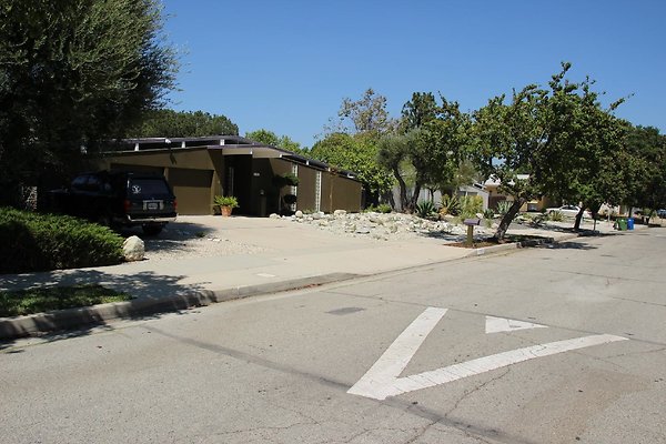 32.Neighborhood.EICHLER.Lisette.GranadaHills