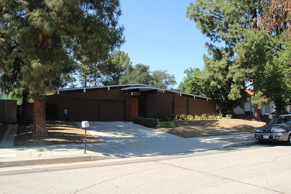 148.Neighborhood.EICHLER.Lisette.GranadaHills