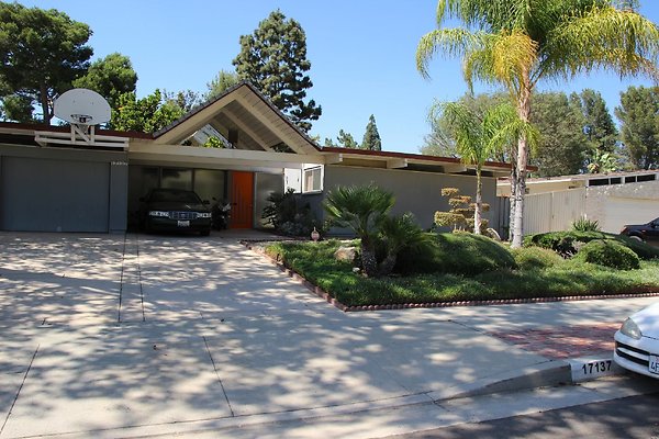 05.Neighborhood.EICHLER.Lisette.GranadaHills