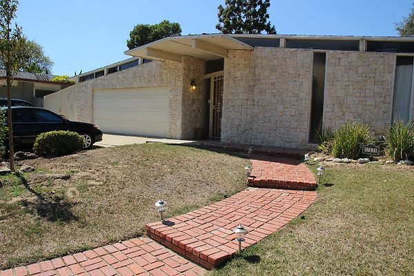 158.Neighborhood.EICHLER.Lisette.GranadaHills