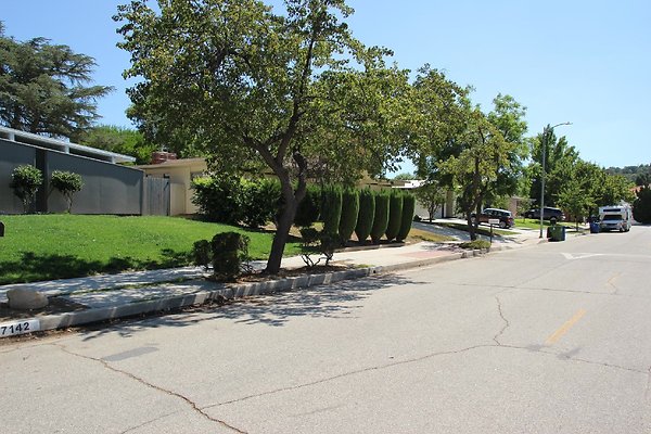 127.Neighborhood.EICHLER.Lisette.GranadaHills