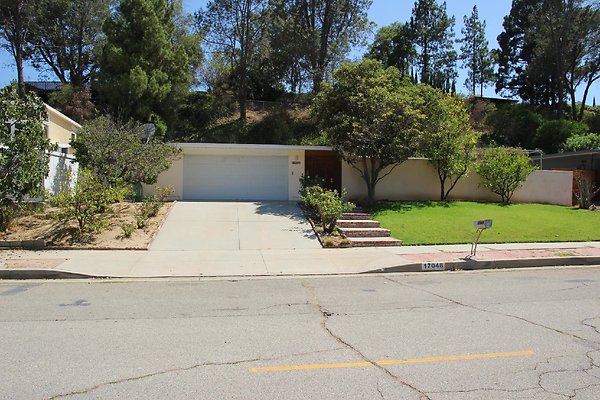 54.Neighborhood.EICHLER.Lisette.GranadaHills