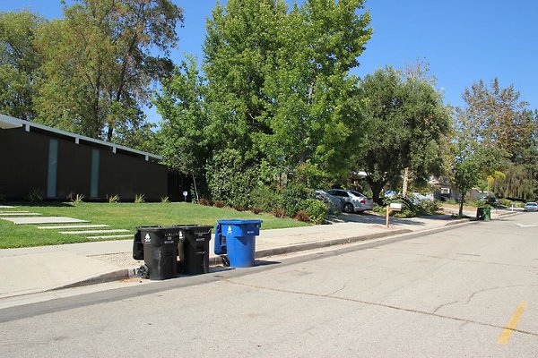 162.Neighborhood.EICHLER.Lisette.GranadaHills