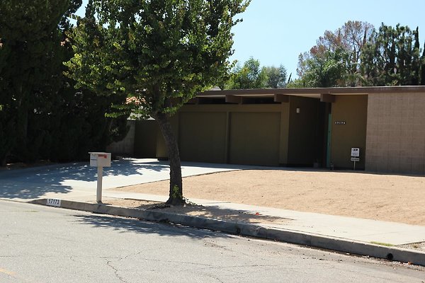 179.Neighborhood.EICHLER.Lisette.GranadaHills